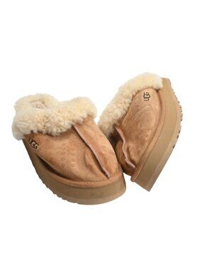 UGG Disquette Slipper in Chestnut